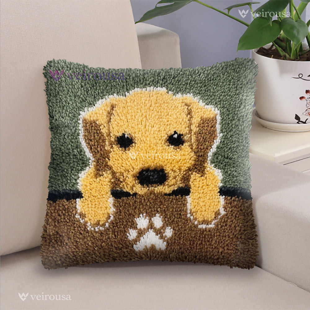 Labrador Puppy - Latch Hook Pillow Kit