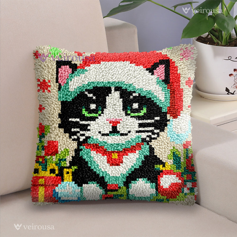 Kitten in a Christmas Hat - Latch Hook Pillow Kit