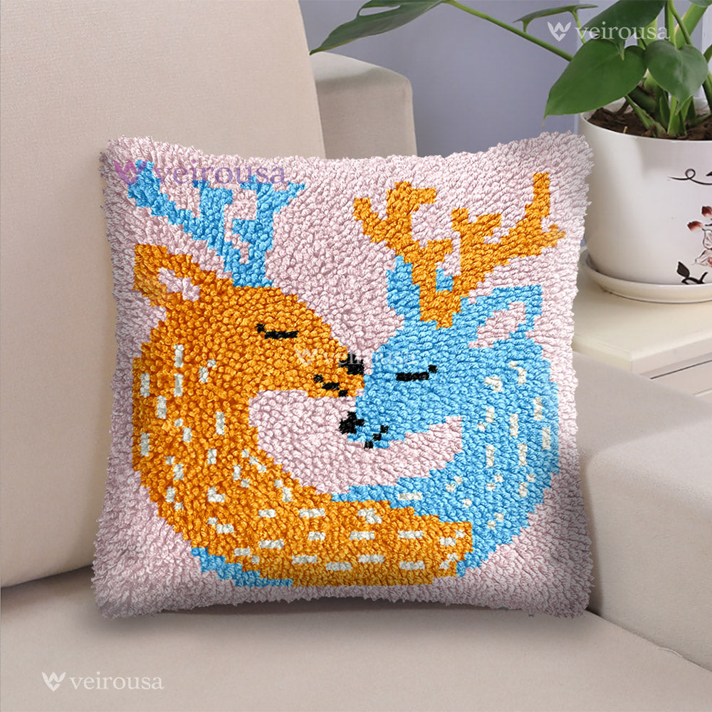 Veirousa Deer Embrace Latch Hook Pillow Kit