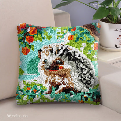 Veirousa Hedgehog in Garden Latch Hook Pillow Kit